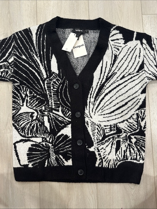 Desigual Sweaters - Desigual NWT Black White Floral Oversized Cardigan Sweater Size Small